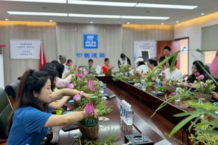 迈尔：建议在安联球场前为贝肯鲍尔建造雕像，就建在盖德穆勒旁边